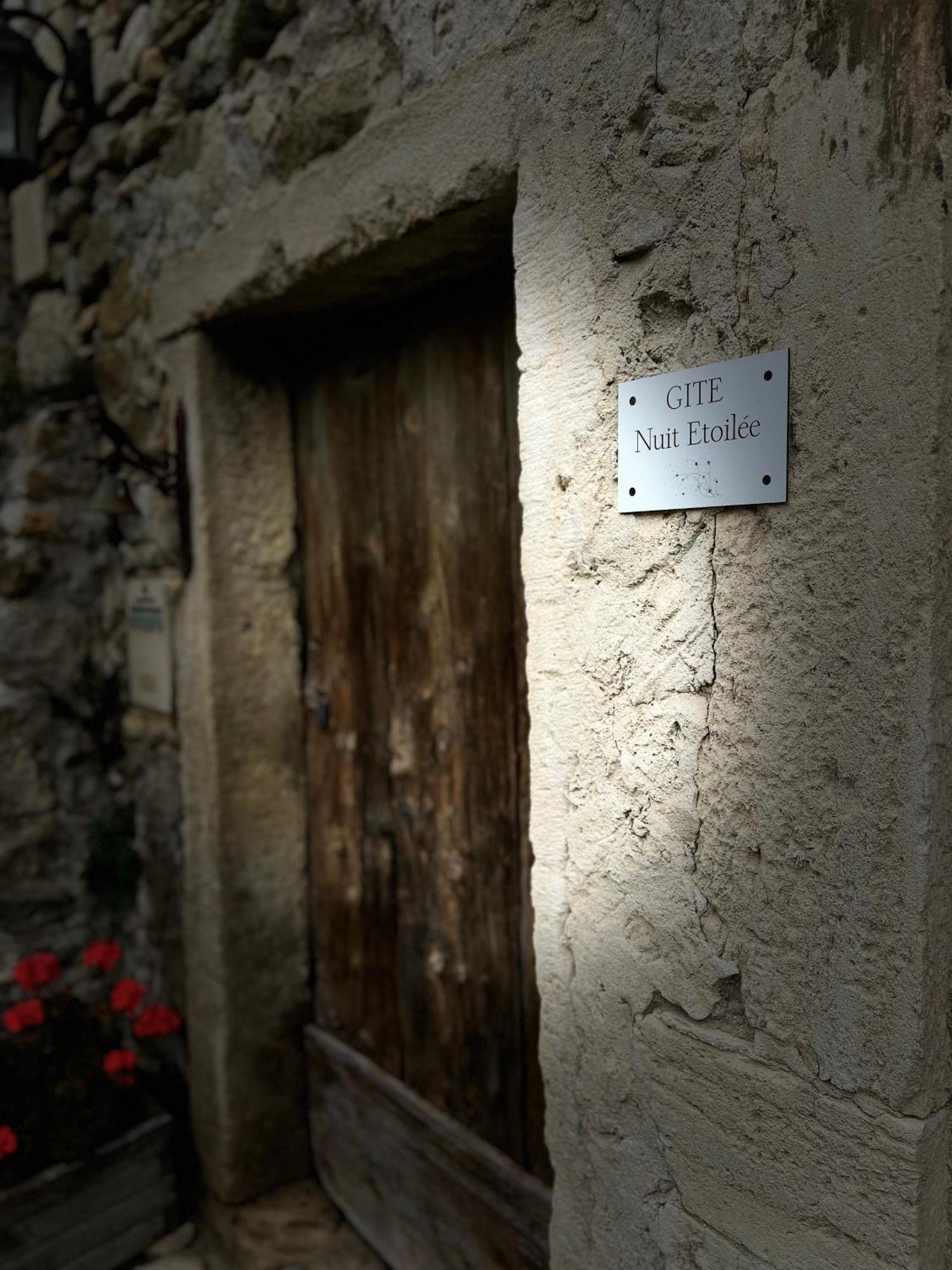 Gites Du Chateau D'Alencon Le Pegue Exterior photo