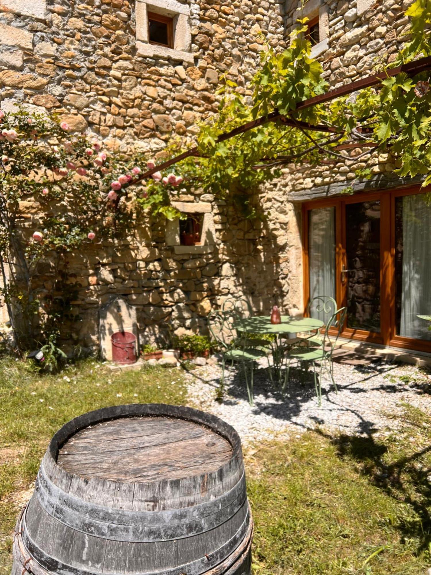 Gites Du Chateau D'Alencon Le Pegue Exterior photo