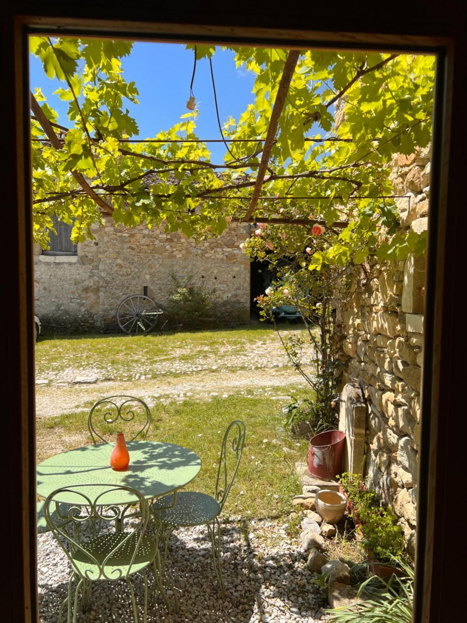 Gites Du Chateau D'Alencon Le Pegue Exterior photo