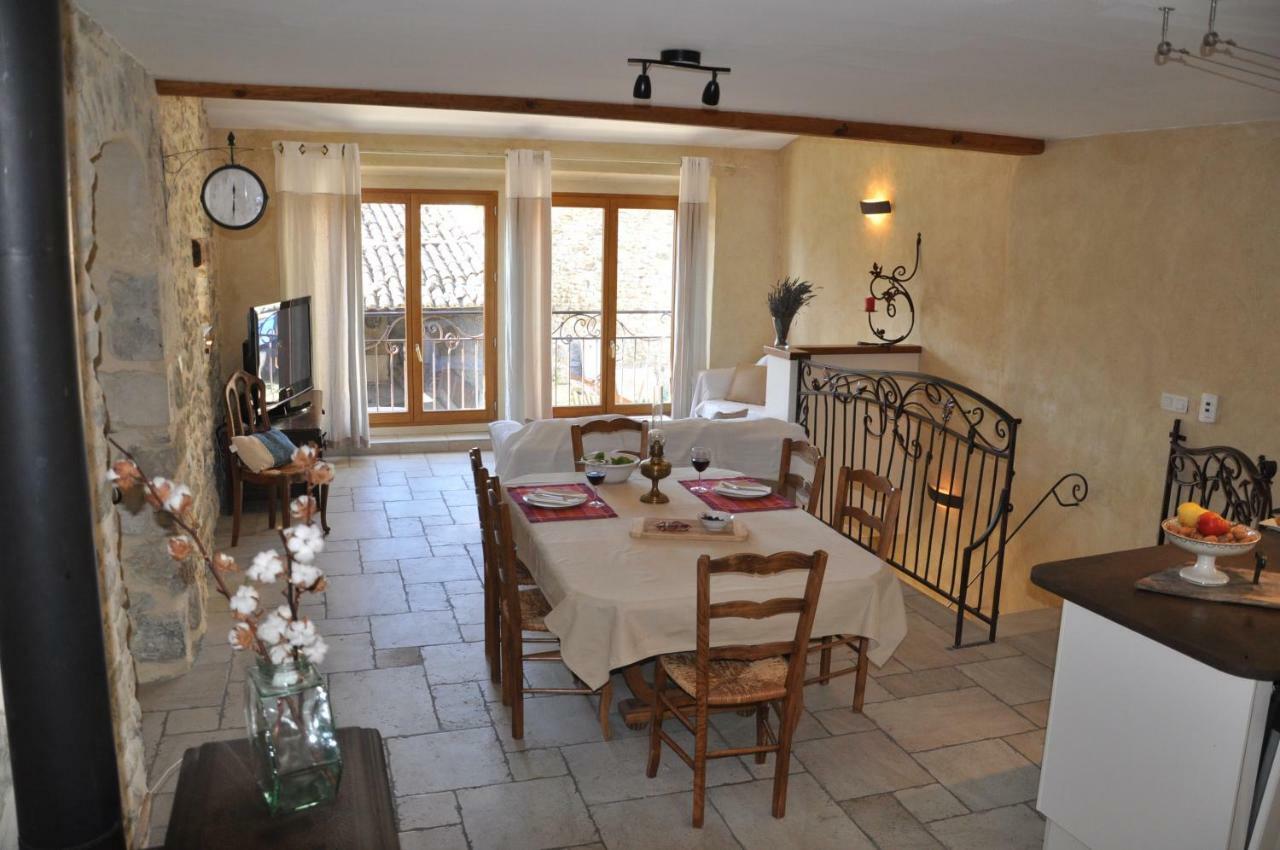 Gites Du Chateau D'Alencon Le Pegue Exterior photo