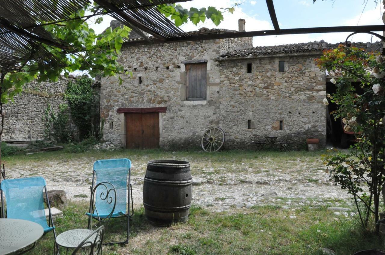 Gites Du Chateau D'Alencon Le Pegue Exterior photo