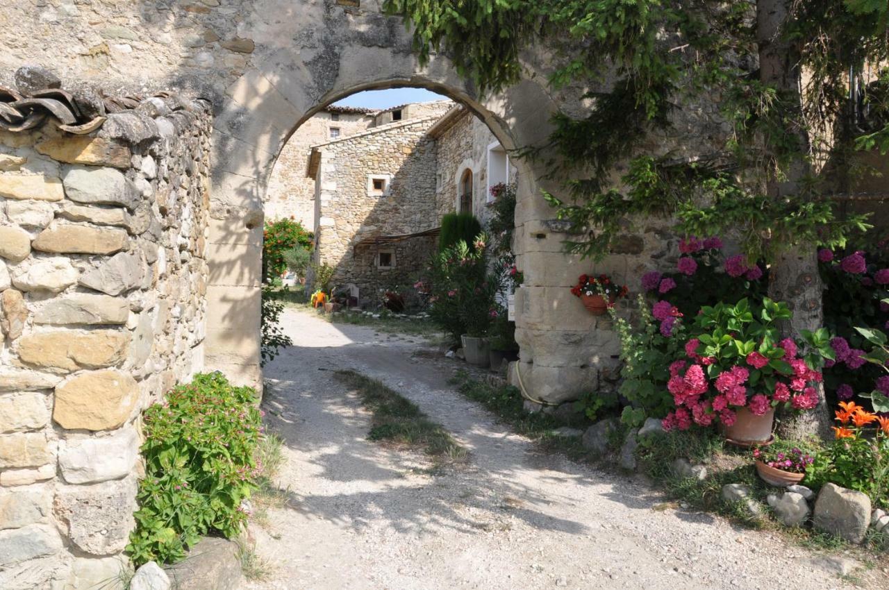 Gites Du Chateau D'Alencon Le Pegue Exterior photo
